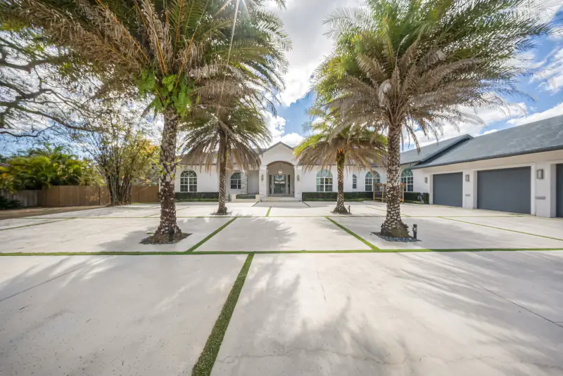 A South Florida listing photographed by Broker2Me